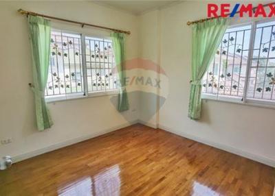 180 Sqm., 4 Beds, 2 Baths Townhouse listed for ฿ 4,790,000.