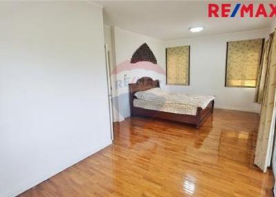 180 Sqm., 4 Beds, 2 Baths Townhouse listed for ฿ 4,790,000.