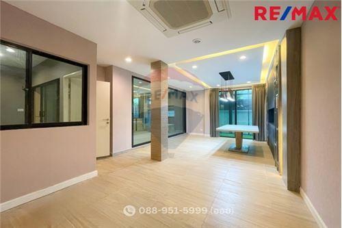 300 Sqm., 3 Beds House listed for ฿ 20,900,000.