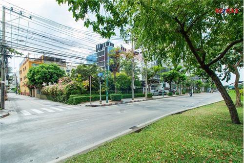 1,516 Sqm., Studio Condo listed for ฿ 94,000,000.