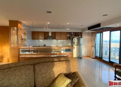 State Tower -192 sq.m. River View Corner Unit on the 48th Floor, 1 Bed-2 Baths at Silom-Bangrak