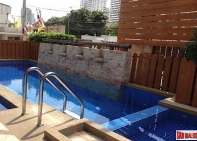 The Niche Sukhumvit 49 - Nice and Cozy One Bedroom for Sale n a Phrom Phong Low Rise