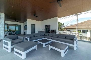 Luxury detached house for sale in Pattaya, Soi Khao Talo, convenient travel, fully furnished, Chonburi.