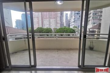 Regent on the Park 1 - Spacious Three Bedroom Condo + Maids Room + Two Balconies for Sale at Sukhumvit 26, Phrom Phong