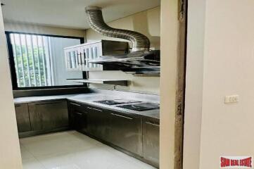 Domus Condominium - Ultra Luxury 4 + 1 Unit Partly Furnished with Green Views at Sukhumvit 18, Asoke