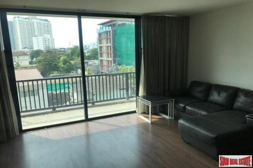 D65 - Large Spacious Three Bedroom in Low Rise Condo between Ekkamai and Phra Khanong