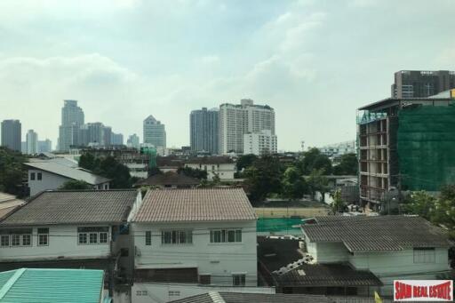 D65 - Large Spacious Three Bedroom in Low Rise Condo between Ekkamai and Phra Khanong