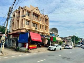 Urgent sale, 3-story commercial building, Sriracha, near the sea, Ao Udom, near Thai Oil, Chonburi.