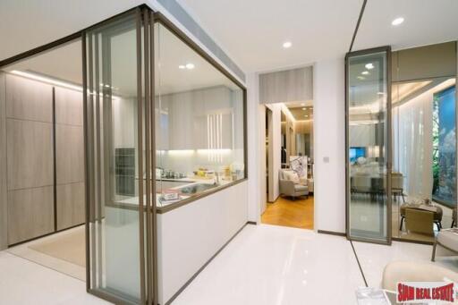 New Ultra Luxury High-Rise on Sukhumvit Road close to BTS Ekkamai - 1 Bed Units - Optional Guaranteed Buy Back after 7 Years!