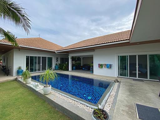 Lovely 3 Bed 3 Bath Private Pool Villa For Sale in Soi 88 with Extra Land
