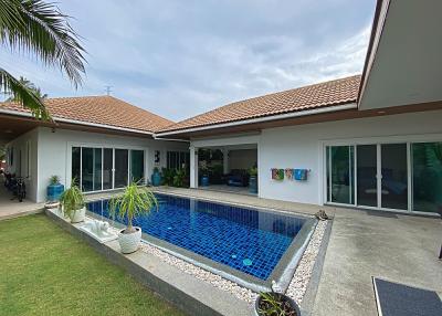 Lovely 3 Bed 3 Bath Private Pool Villa For Sale in Soi 88 with Extra Land