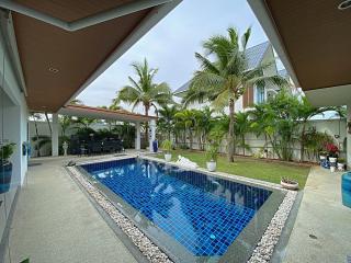 Lovely 3 Bed 3 Bath Private Pool Villa For Sale in Soi 88 with Extra Land