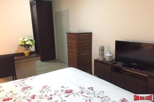 Noble Refine - Large and Nicely Decorated Two Bedroom Condo Near Major Phrom Phong Shopping & BTS