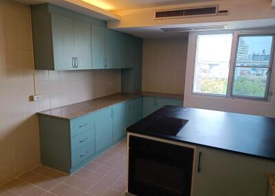 5 bed Condo in The Peony Chong Nonsi Sub District C020627