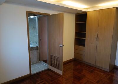 5 bed Condo in The Peony Chong Nonsi Sub District C020627