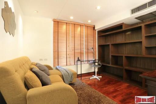 Urbana Langsuan - Comfortable Two Bedroom Condo with Lots of Wood Accents in Lumphini