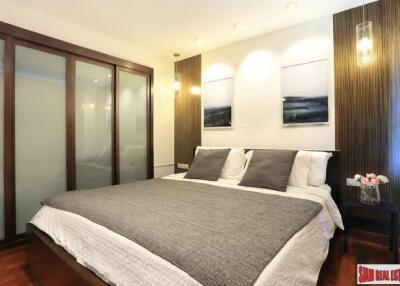 Urbana Langsuan - Comfortable Two Bedroom Condo with Lots of Wood Accents in Lumphini