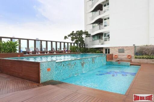 Urbana Langsuan - Comfortable Two Bedroom Condo with Lots of Wood Accents in Lumphini