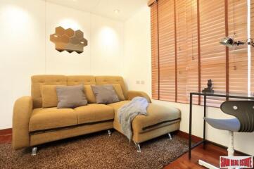 Urbana Langsuan - Comfortable Two Bedroom Condo with Lots of Wood Accents in Lumphini