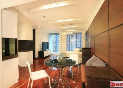 Urbana Langsuan - Comfortable Two Bedroom Condo with Lots of Wood Accents in Lumphini