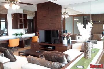 Baan Sathorn Chaophraya - Exceptional River Views from this 2 Bed Corner Unit on 26th Floor on the Chaophraya River