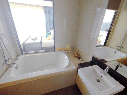 1 Bedroom Condo in Movenpick White Sand Beach Pattaya Na Jomtien C011512