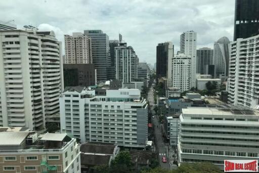 The Trendy Sukhumvit 13 - Bright Contemporary One Bedroom Condo with City Views in Nana