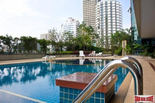 The Trendy Sukhumvit 13 - Bright Contemporary One Bedroom Condo with City Views in Nana