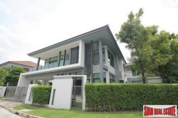 Setthasiri Krungthep Kreetha  New Designer Home with 4 Bedrooms and 318 Sqm.