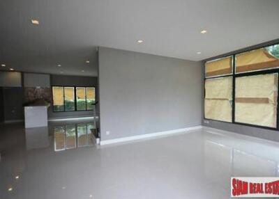 Setthasiri Krungthep Kreetha - New Designer Home with 4 Bedrooms and 318 Sqm.