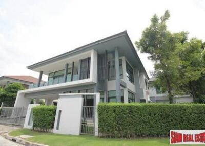 Setthasiri Krungthep Kreetha - New Designer Home with 4 Bedrooms and 318 Sqm.