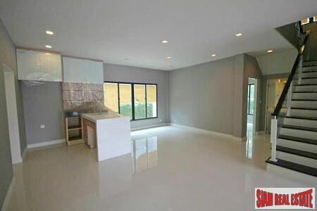 Setthasiri Krungthep Kreetha - New Designer Home with 4 Bedrooms and 318 Sqm.