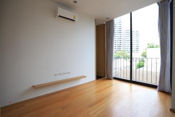 Vana Residence Sukhumvit 26 Three bedroom apartment for rent