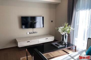 Na Vara Residence - Bright and Comfortable One Bedroom Pool View Condo in Chit Lom