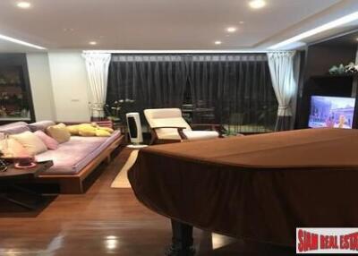 The Lanai Condo - Elegant Three Bedroom on Garden Floor in Chong Nonsi