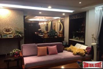 The Lanai Condo  Elegant Three Bedroom on Garden Floor in Chong Nonsi