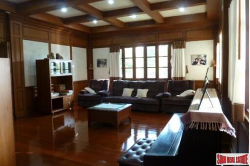 Beautiful Two Storey, Six Bedroom Modern Thai-Style House on 3 Rai of Land Near Don Muang Airport