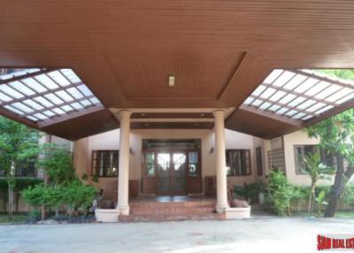 Beautiful Two Storey, Six Bedroom Modern Thai-Style House on 3 Rai of Land Near Don Muang Airport