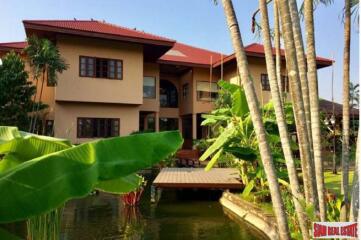 Beautiful Two Storey, Six Bedroom Modern Thai-Style House on 3 Rai of Land Near Don Muang Airport