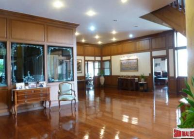 Beautiful Two Storey, Six Bedroom Modern Thai-Style House on 3 Rai of Land Near Don Muang Airport