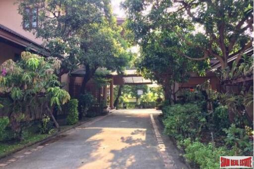 Beautiful Two Storey, Six Bedroom Modern Thai-Style House on 3 Rai of Land Near Don Muang Airport