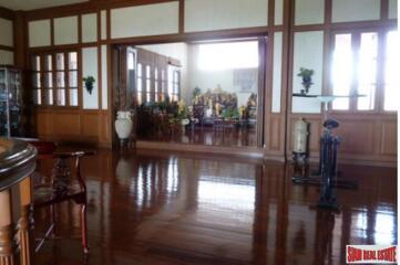 Beautiful Two Storey, Six Bedroom Modern Thai-Style House on 3 Rai of Land Near Don Muang Airport