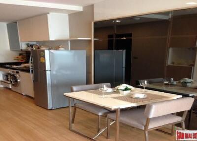 Sky Walk Condo - Large Quality Studio Condo - Unblocked Views on High Floor & Close to BTS Phra Khanong.