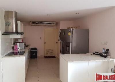 39 Suites - Convenient and Modern Two Bedroom Condo on Sukhumvit 39, Phrom Phong