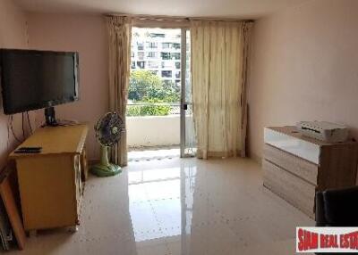 39 Suites - Convenient and Modern Two Bedroom Condo on Sukhumvit 39, Phrom Phong