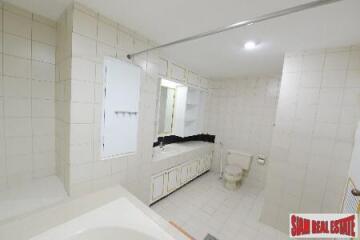 Oriental Tower - Lavish Living in this Three Bedroom Condo on the 23rd Floor in Ekkamai