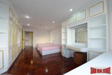 Oriental Tower - Lavish Living in this Three Bedroom Condo on the 23rd Floor in Ekkamai