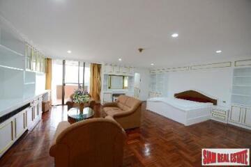 Oriental Tower - Lavish Living in this Three Bedroom Condo on the 23rd Floor in Ekkamai