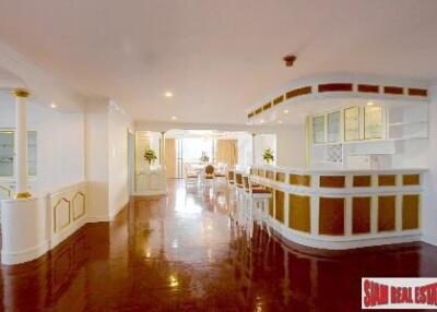 Oriental Tower - Lavish Living in this Three Bedroom Condo on the 23rd Floor in Ekkamai