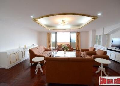 Oriental Tower - Lavish Living in this Three Bedroom Condo on the 23rd Floor in Ekkamai